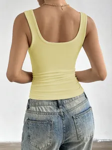 Rückansicht eines gelben sexy Y2K-Tops mit modischem U-Ausschnitt für Damen im Sommer