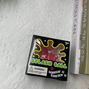 Detailansicht des roten Splash Ball Stressspielzeugs in schwarzer Box.