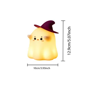 Simpatica luce notturna fantasma di Halloween con cappello viola e dimensioni