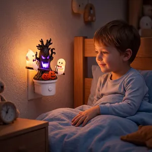 Luce notturna fantasma a altalena per bambini con decorazione albero di Halloween