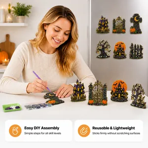Frau montiert DIY Halloween Geisterhaus Diamant Acryl Kühlschrankmagnete am Tisch