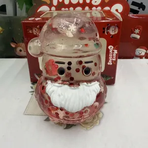 Κοντινό πλάνο με παιχνίδι squishy Άγιος Βασίλης με κόκκινες παγιέτες