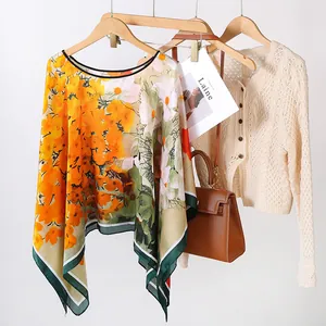 Élégant poncho écharpe en soie à fleurs avec cardigan d'automne et sac