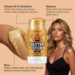 Stick cosmetico glitter oro con elenco ingredienti ed effetto pelle scintillante