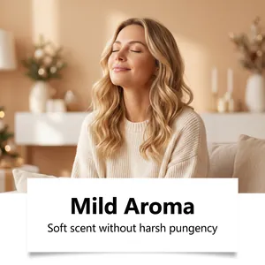 Primer plano de una mujer disfrutando del suave aroma de los aceites esenciales de aroma.