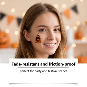 Primer plano de un tatuaje de calabaza de Halloween resistente a la decoloración y fricción