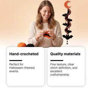 Detailansicht des handgehäkelten Halloween-Fledermaus-Spiralornaments mit Funktionen.
