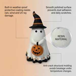 Vista detallada del material de resina y características de una figura de fantasma y calabaza