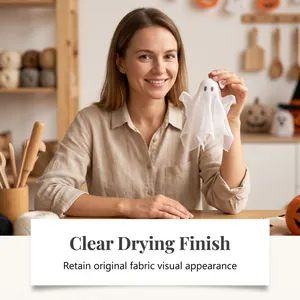 Halloween textielversteviger spray met heldere afwerking op een stoffen spookje
