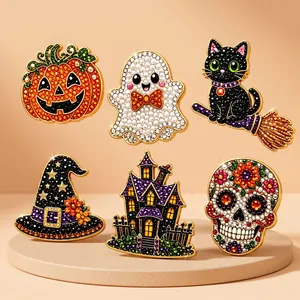 Detailansicht von DIY Halloween Diamantmagneten mit Kürbis-, Geist- und Katzenmotiven