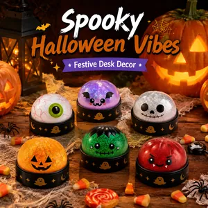 Detailansicht von sechs glitzernden Halloween Squishy Spielzeugen für Schreibtisch Deko.
