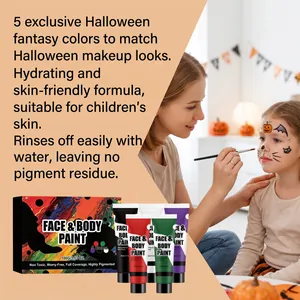 Vista dettagliata della madre che applica trucco Halloween non tossico sul bambino