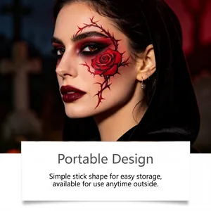 Dettaglio dell'effetto trucco viso rosa rossa per bastoncino Halloween