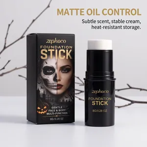 Detailansicht des weißen Foundation-Sticks mit Halloween-Verpackung für mattes Öl-Kontroll-Finish