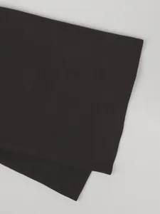 Primer plano de la textura de tejido de punto oscuro de calidad para conjunto mujer