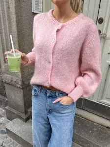Weiche rosa flauschige Strickjacke mit einreihiger Knopfleiste im Streetstyle-Look