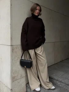 Maglione dolcevita oversize marrone scuro da donna per la moda autunno inverno