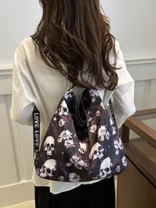Trendy nylon crossbody tas met grote capaciteit, schedelprint en brede LOVE-band.