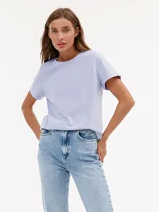 Modisches lavendelfarbenes Damen T-Shirt mit Rundhalsausschnitt für den lässigen Sommer