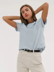 Lässiges hellblaues T-Shirt mit Rundhalsausschnitt für Damen, modischer Sommerlook