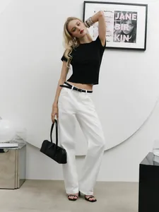 Stylish black slim-fit cropped T-shirt for women, minimalist summer fashion style.