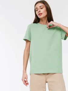 Komfortables Damen T-Shirt in Salbeigrün mit Rundhalsausschnitt für den Alltag