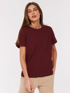 Klassisches weinrotes Damen Kurzarm-T-Shirt mit Rundhalsausschnitt im Freizeitlook