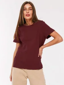 Klassisches weinrotes Damen Kurzarm T-Shirt mit Rundhalsausschnitt aus Baumwollmix