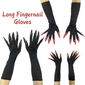 Detailansicht langer schwarzer Halloween-Handschuhe mit spitzen schwarzen und roten Nägeln