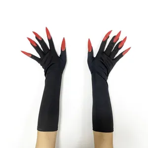 Lange schwarze Halloween-Handschuhe mit spitzen roten Nägeln für Hexen-Cosplay.