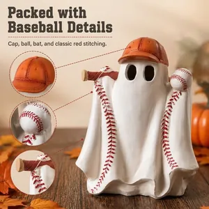 Detailweergave van de honkbal spookfiguur met pet, knuppel en rode stiksels van hars.