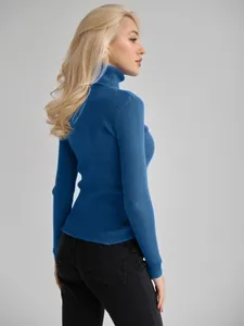 Eng anliegender blauer Rollkragenpullover mit Rippenmuster für Damen, Seitenansicht