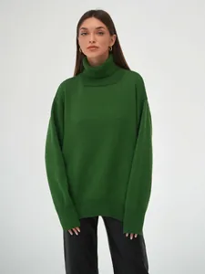 Eleganter übergroßer waldgrüner Rollkragenpullover für Damen aus warmem Grobstrick