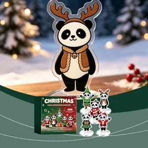Vista dettagliata dei simpatici supporti per telefono panda di Natale in acrilico e box