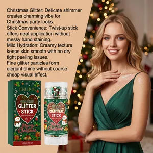 Stick glitter natalizio per corpo e viso applicato sulla pelle di una donna