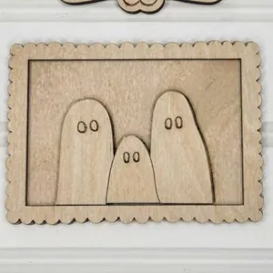 Vue détaillée d'un cadre de fantôme en bois fait main pour la décoration d'Halloween