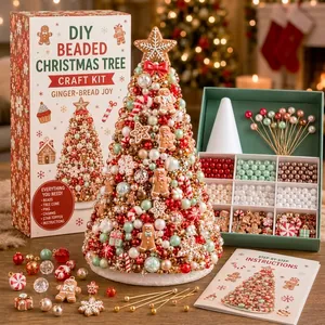 Vista dettagliata del kit fai-da-te per albero di Natale con perle e decorazioni
