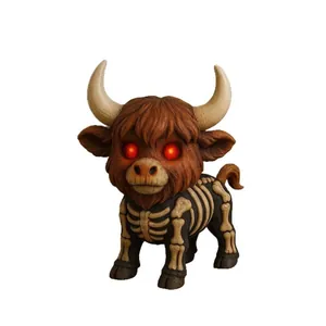 Vue détaillée d'une figurine de vache Highland squelette d'Halloween en résine