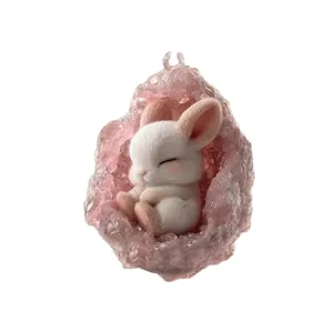 Mignon lapin blanc endormi dans un ornement suspendu en acrylique géode rose