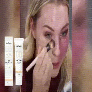 Κοντινή επίδειξη εφαρμογής της κρέμας BB zephoco για άψογη και ομοιόμορφη επιδερμίδα