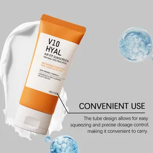 Vue détaillée du tube de crème solaire orange avec une texture légère et non grasse