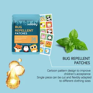 Detailweergave van cartoon insectenwerende pleisters met plantaardige etherische oliën