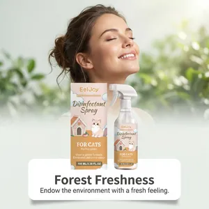 Spray desinfectante EelJoy para gatos con un fondo de frescura forestal natural
