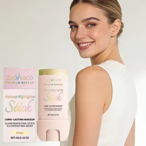 Stick enlumineur Zephoco Beige présenté avec son emballage et un mannequin souriant