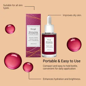 Primo piano del siero viso Hoygi e confezione con gocce di essenza rosa brillanti.
