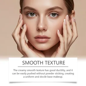 Detailansicht der cremigen Textur und des gleichmäßigen Make-ups auf einem Modellgesicht
