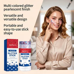 Detailweergave van de Zephoco Star Series glitterstick met gezichtsmake-up van het model
