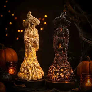 Detalle de figuras de brujas esqueleto con brillo LED para decoración de Halloween