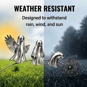 Détail des piquets de jardin fantômes argentés résistants à la pluie et au soleil