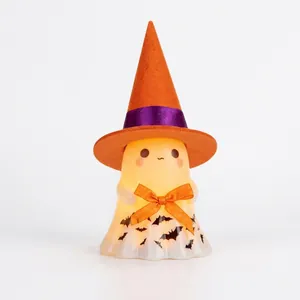 Mignonne figurine fantôme d'Halloween lumineuse avec chapeau de sorcière et chauves-souris